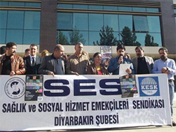 Diyarbakır'da sağlık personelleri iş bıraktı