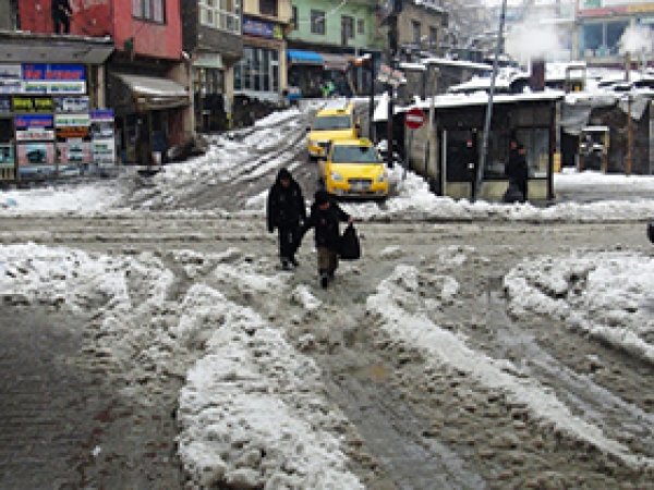 Bitlis'te 246 köy yolu ulaşıma kapandı