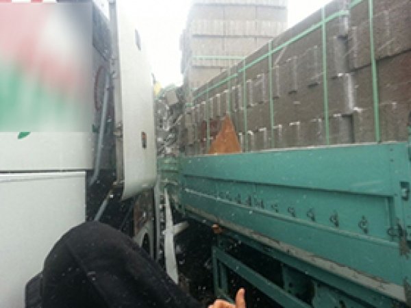 Diyarbakır otobüsü kaza yaptı: 10 yaralı