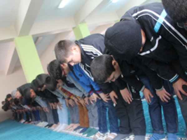 Her okula bir mescit 