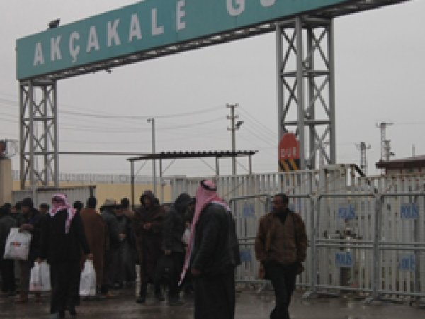 Akçakaleliler evlerini boşaltıyor