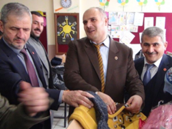 İstanbullu muhtarlardan Muş'a yardım