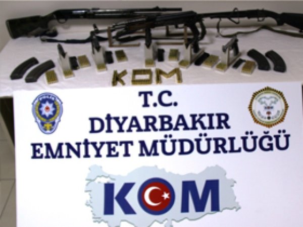 Diyarbakır ve Mardin'de polis baskınları