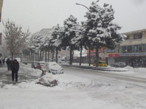 Tatvan yeniden kara büründü
