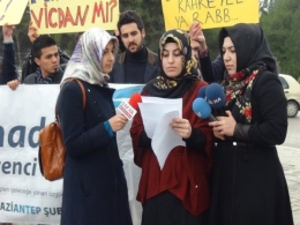 Üniversiteli öğrencilerden ikiyüzlü batıya tepki