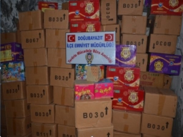 Ağrı'da 194 koli havai fişek ele geçirildi