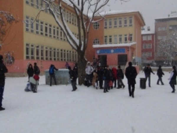 Bingöl'de okullar bir gün tatil edildi
