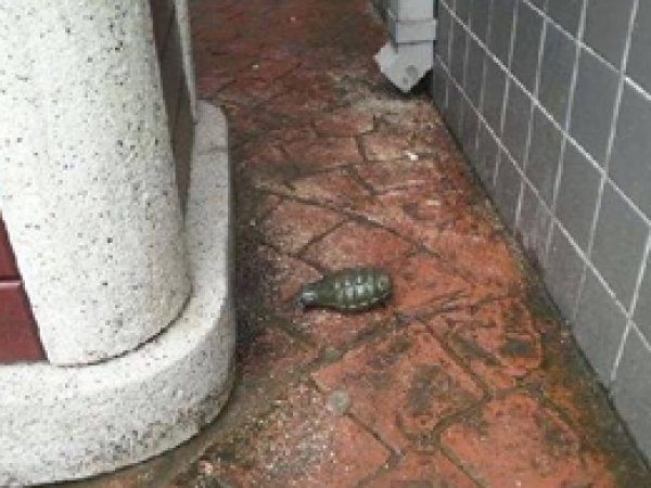 Suriyelinin cebinden el bombası çıktı