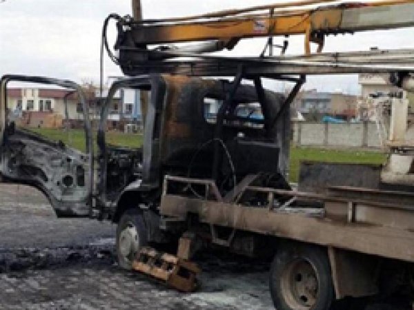 Silopi'de DEDAŞ aracını yaktılar