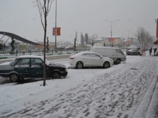 Bursa'da eğitime kar engeli