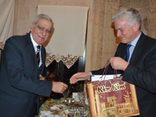 Almanya Elçisi Kurz Mardin'de