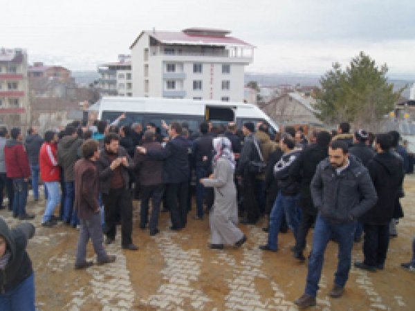 Sanık polis keşif alanına silahıyla geldi