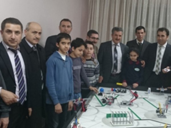 Muşlu öğrencilerin yaptıkları robotlar yarışmaya hazır