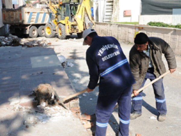 Mersin'de kaçak yapılar yıkılıyor
