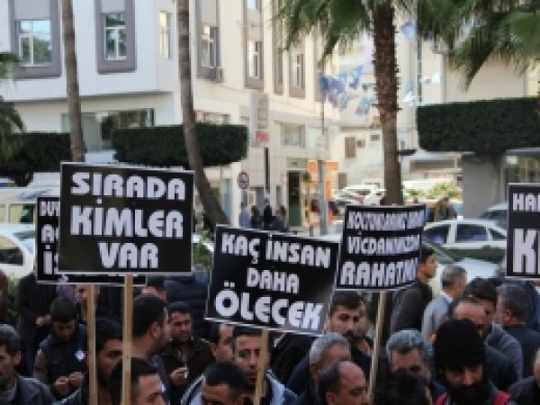 Seyyar satıcılardan tabutlu eylem