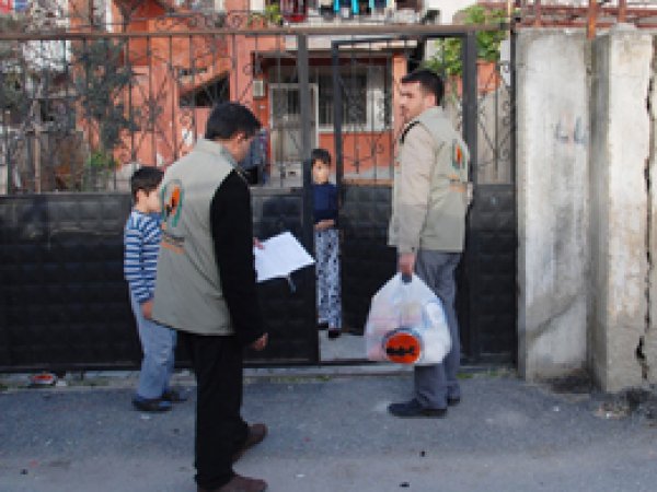 Avrupa Yetim Der Tarsus’ta muhtaçların yüzünü güldürdü 