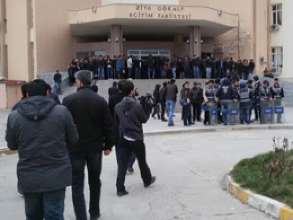 Bilge Gençlik'in açıklamasına polis engeli 