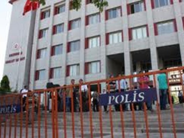 Duruşmaya cephaneyle geldiler