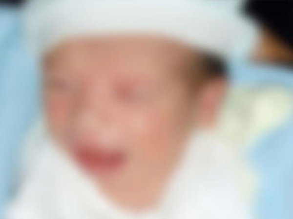Yeni Doğmuş Bebeği Poşetleyip Araziye Bıraktılar 