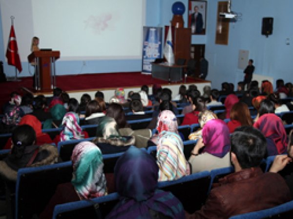 Öğrencilere CV Hazırlama ve Mülakat Teknikleri Eğitimi