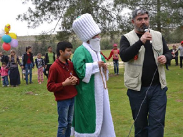 Viranşehir'de  yetimler doyasıya eğlendi  