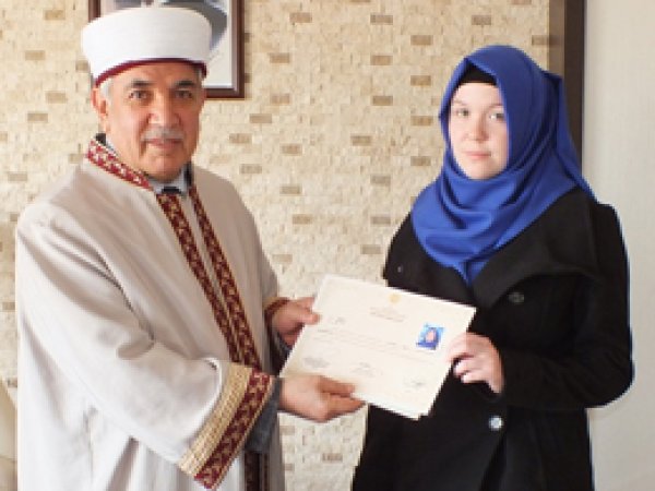 Alman asıllı kız Müslüman oldu