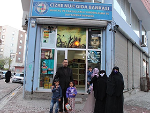 Nuh Gıda Bankası'ndan 118 aileye yardım