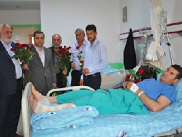 Peygamber Sevdalıları hastalara gül dağıttı