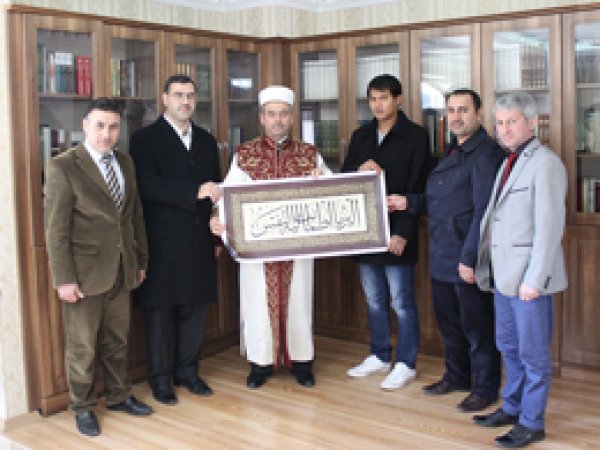 Filipinli JR. İslam’ı seçerek Ahmed oldu