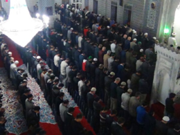 Peygamber aşıkları sabah namazında bir araya geldiler