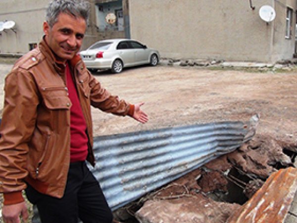 Bitlis'te üstü açık kanal tehlike saçıyor
