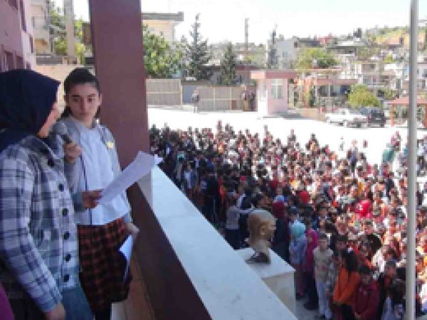 İskenderun’da öğrencilerden Kutlu Doğum etkinliği