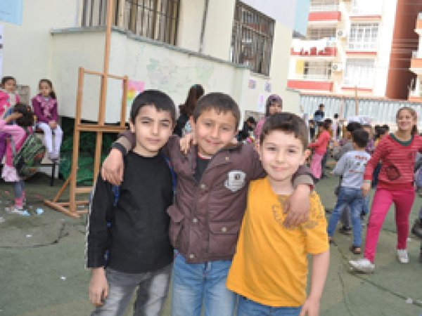 ‘Savaş mağduru çocuklar yardım bekliyor’