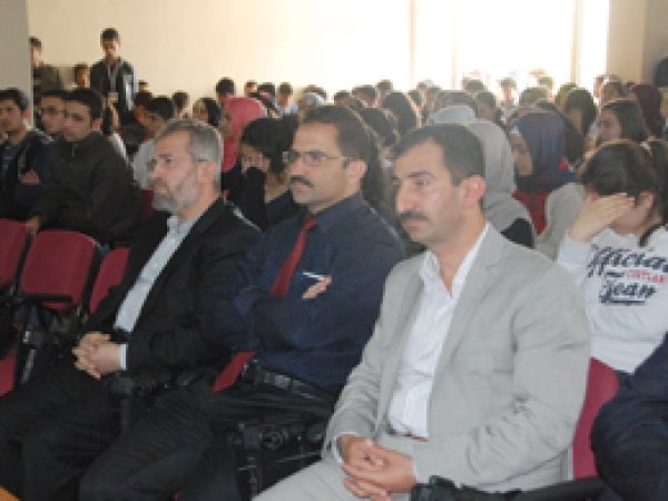 Diyarbakır’da öğrencilerden Kutlu Doğum etkinliği