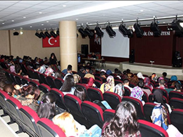 BÜ'de Kürt Dili ve Folkloru konferansı
