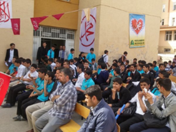 Şanlıurfa'da Liseli öğrencilerden Kutlu Doğum etkinliği 