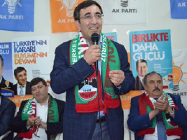 'Yıllardır Diyarbakır’a bir deli gömleği giydiriliyor'