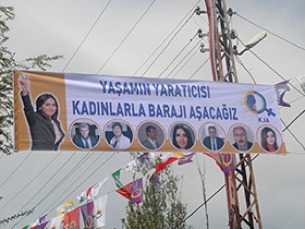HDP'den çirkin bir pankart daha