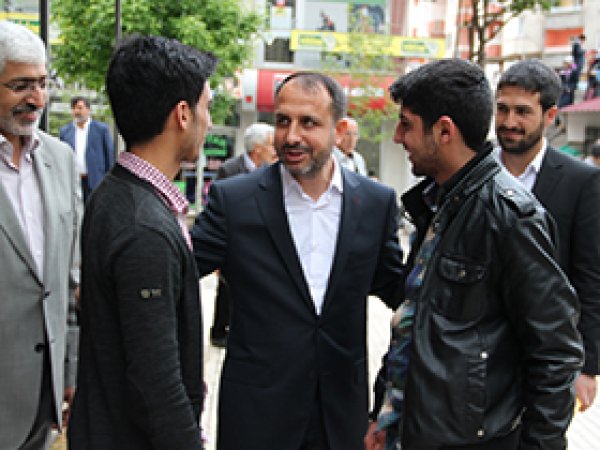 Sait Şahin çarşı esnafını ziyaret etti