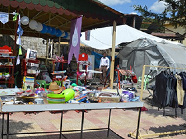Hilvan'da öğrenciler yararına kermes açıldı