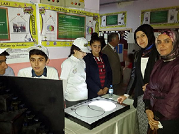 Ağrı'da TÜBİTAK Bilim Fuarı açıldı