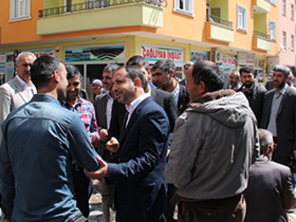 Sait Şahin, gittiği her yerde ilgiyle karşılanıyor