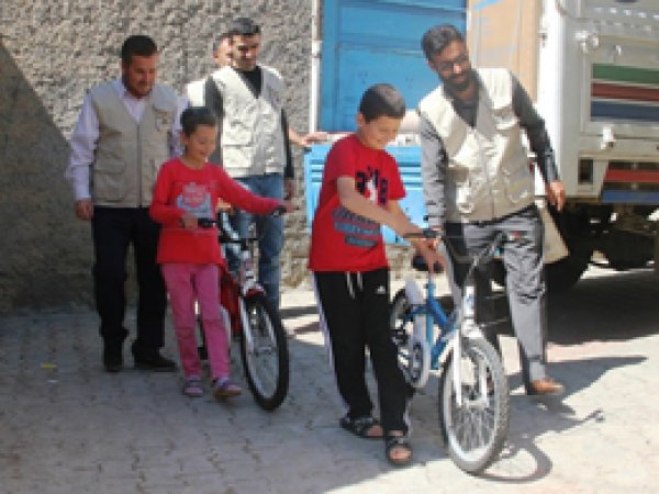 Yetim-Der Midyat’ta yardımlarda bulundu