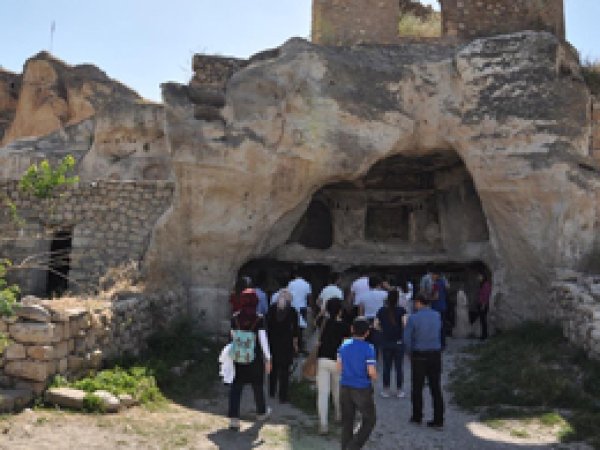 Hasankeyf’e turist akını başladı