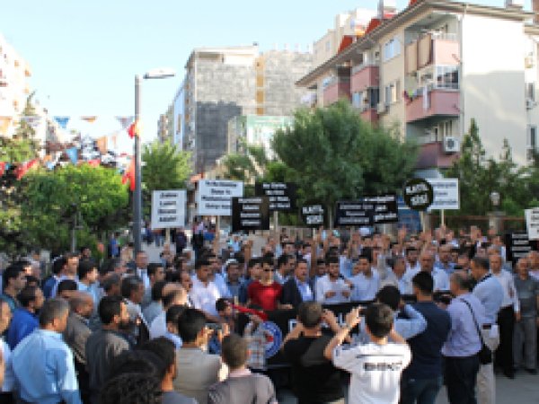 Siirt’e Mursi’ye idam kararına tepki