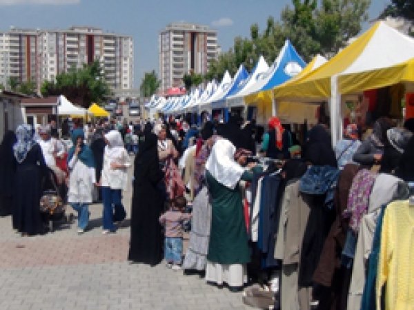 Rehber Der'in düzenlediği kermese yoğun ilgi