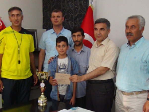 Öğretmenlerden örnek davranış