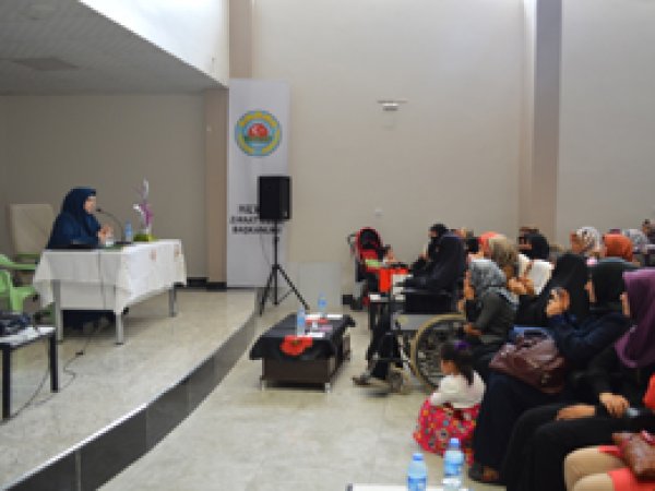 Emine Şenlikoğlu Hilvanlı bayanlarla buluştu