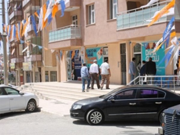 AK Parti binasına saldırıda 2 tutuklama