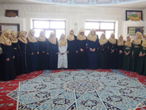 Tatvan'da Hafize olan 16 genç kıza taç giydirildi